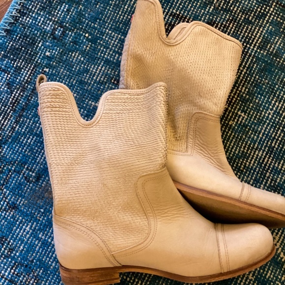 Ankle boot soft and supple Nubuck ♥️NWOT♥️ - Picture 8 of 9
